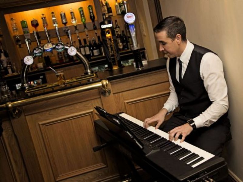 jay solo pianist